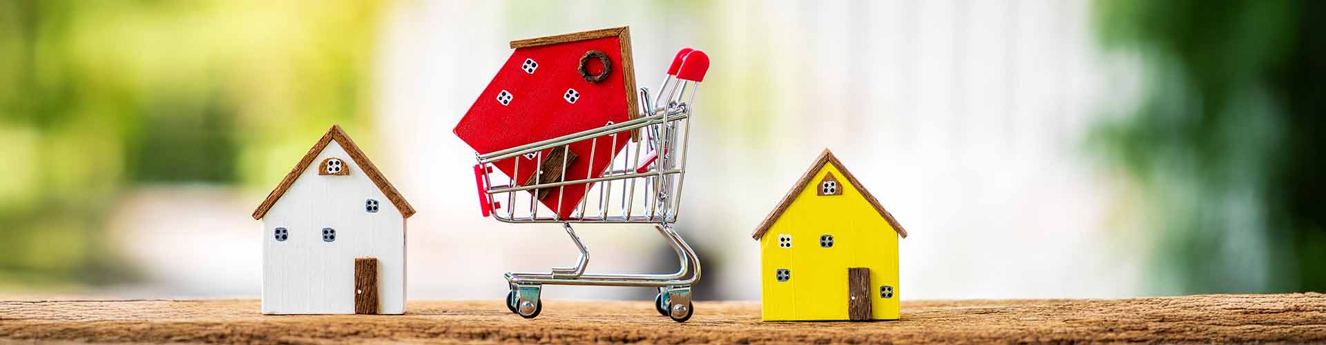 Should you sell your current home before buying a new one? Banner Image