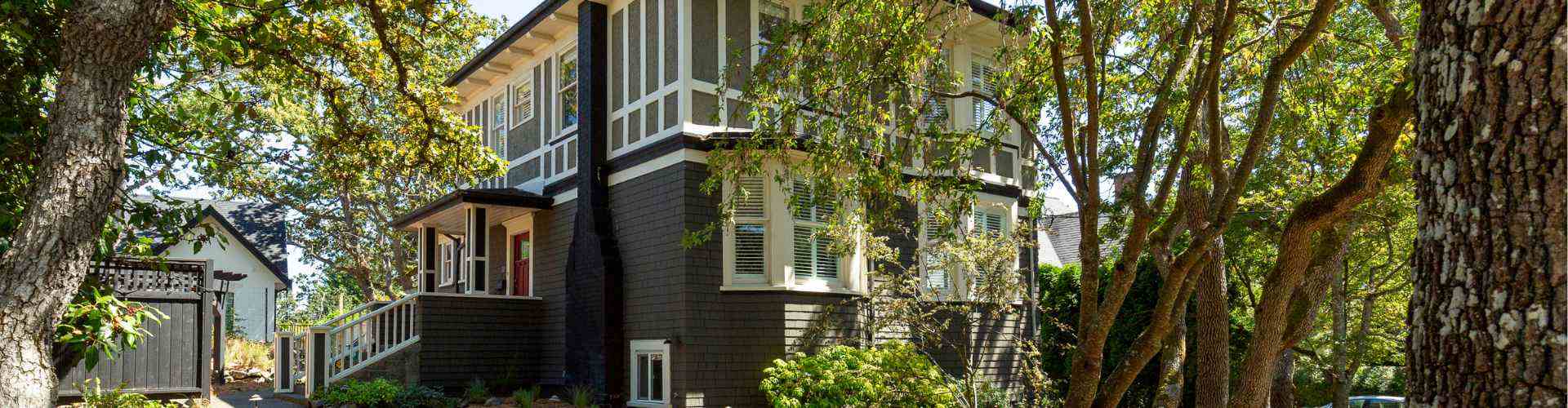 1391 Victoria Avenue Banner Image