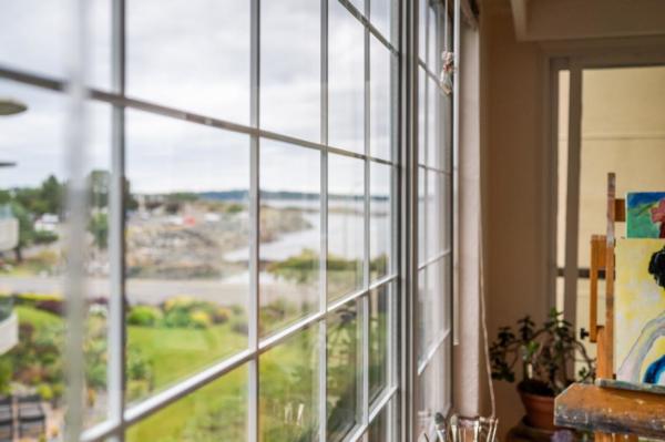 1270 Beach Dr  - waterfront suite