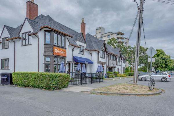 The Windsor Cafe Near Beach Drive in Oak Bay (Victoria, BC)