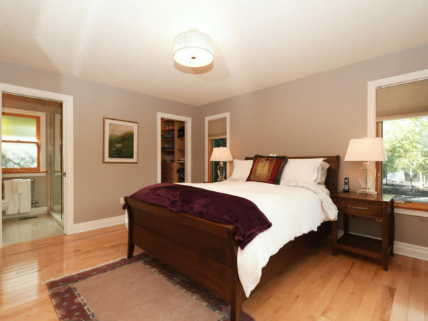 master bedroom with ensuite and walk in closet