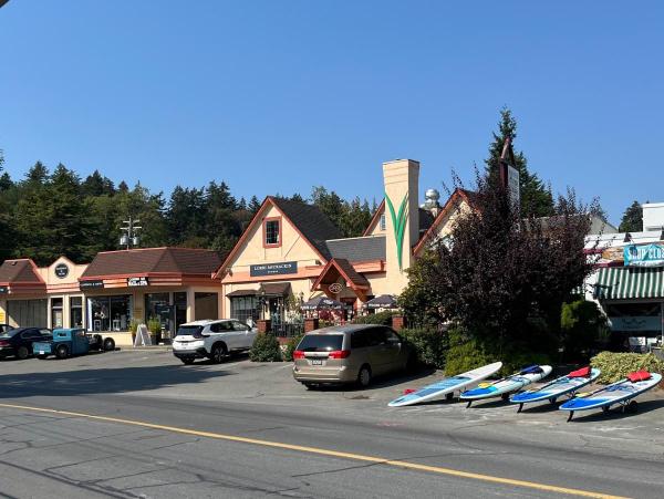 Cadboro Bay Shops