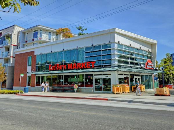 Red Barn groceries only 6 blocks away